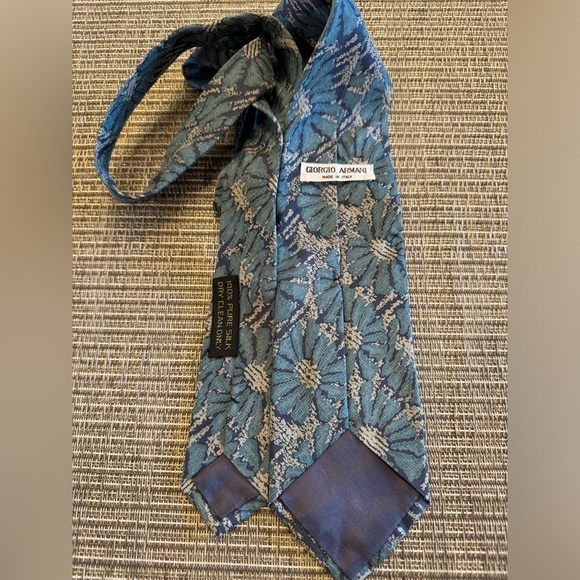 GIORGIO ARMANI Tie in EUC - Picture 2 of 2